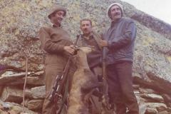 ANNI 60_70 RIBORDONE, ZONA MONTE COLOMBO.  DA SINISTRA  MARIO BOETTO SECONDO VITTORIO OBERT DETTO TOIO CIT, TERZO SCONOSCIUTO